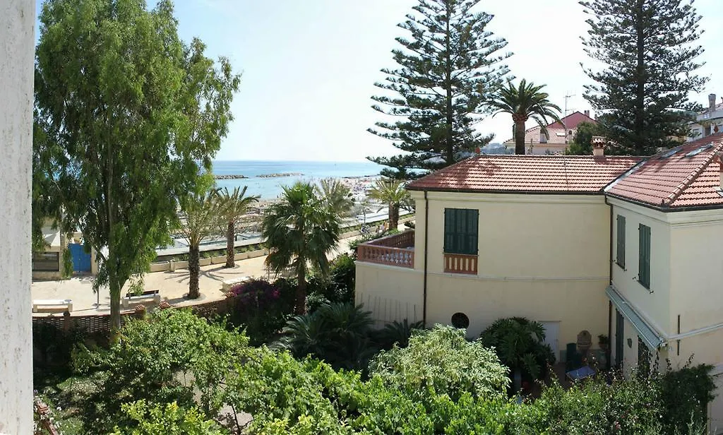 Lungomare Apartments Arma di Taggia